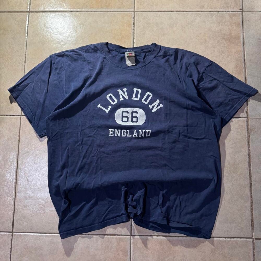 Vintage y2k navy blue fruit of the loom Tee Size 2XL in mens